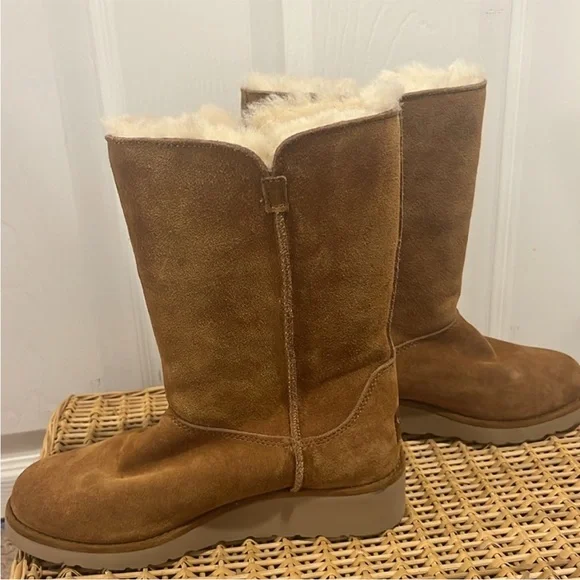 Koolaburra by Ugg Brown Suede Winter Boots - Picture 6 of 8